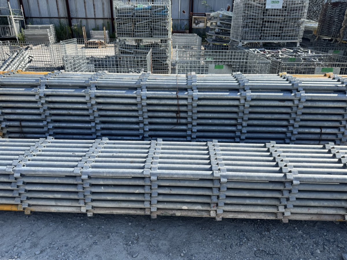入荷した中古足場材